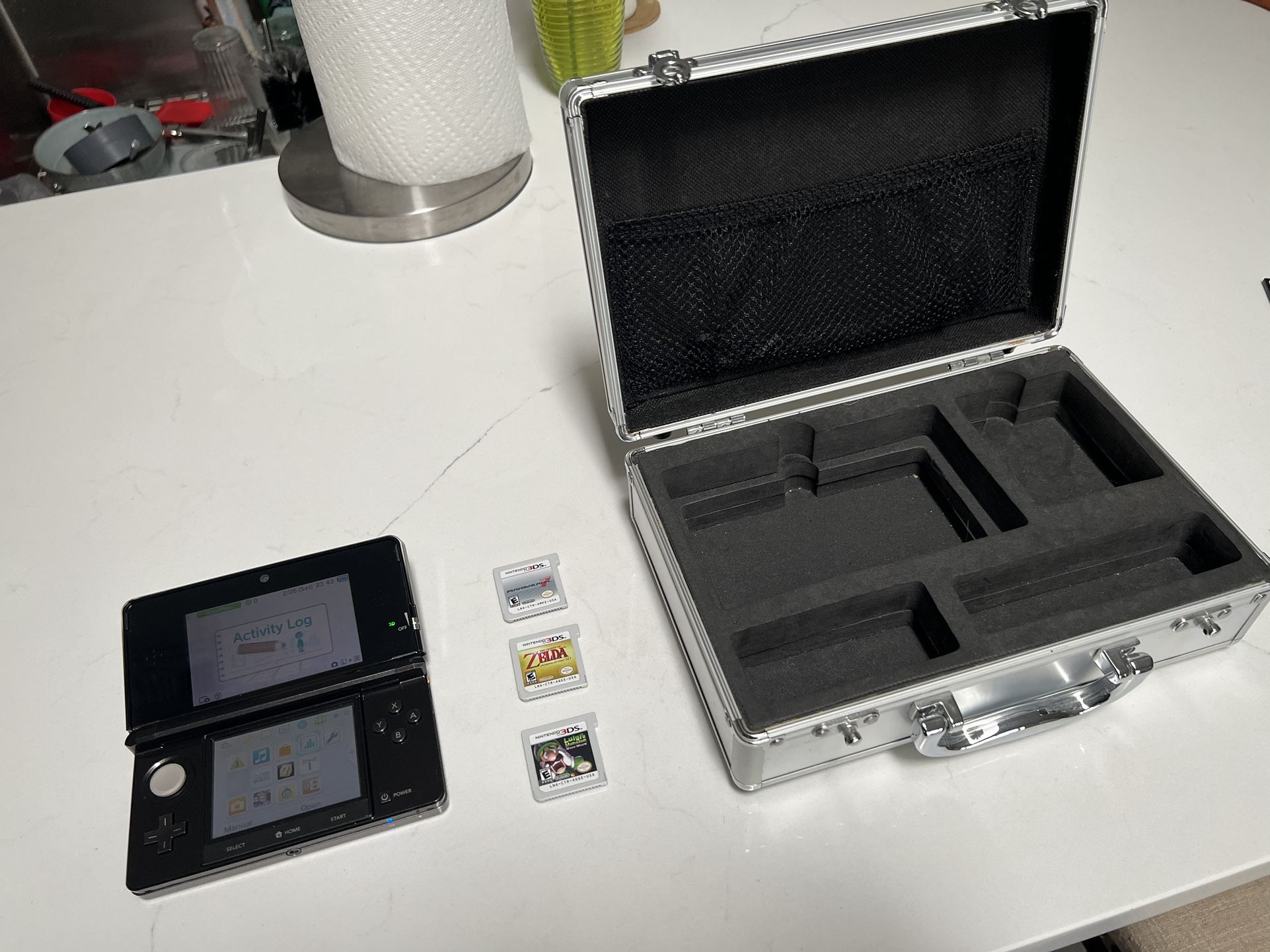 LIKE NEW ORIGINAL Black Nintendo 3DS Bundle