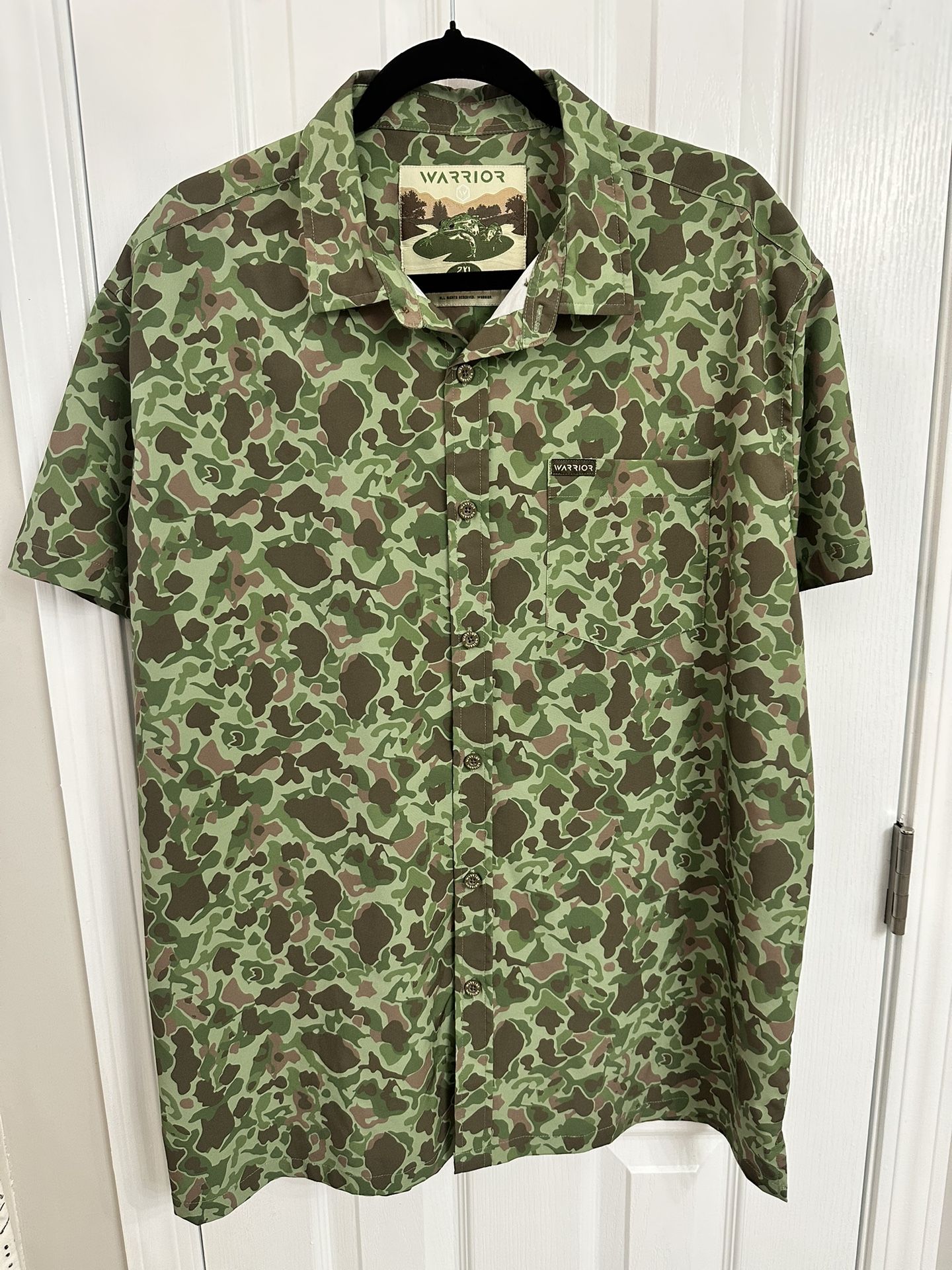 WARRIOR CAMOS 2XL Men’s Short Sleeve Frog skin Button Down