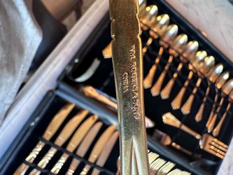Vintage Wm. Rogers & Son Golden Royal Plume Gold-Tone Flatware Set w/ Case – Service for 12
