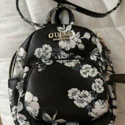 Guess - black and white