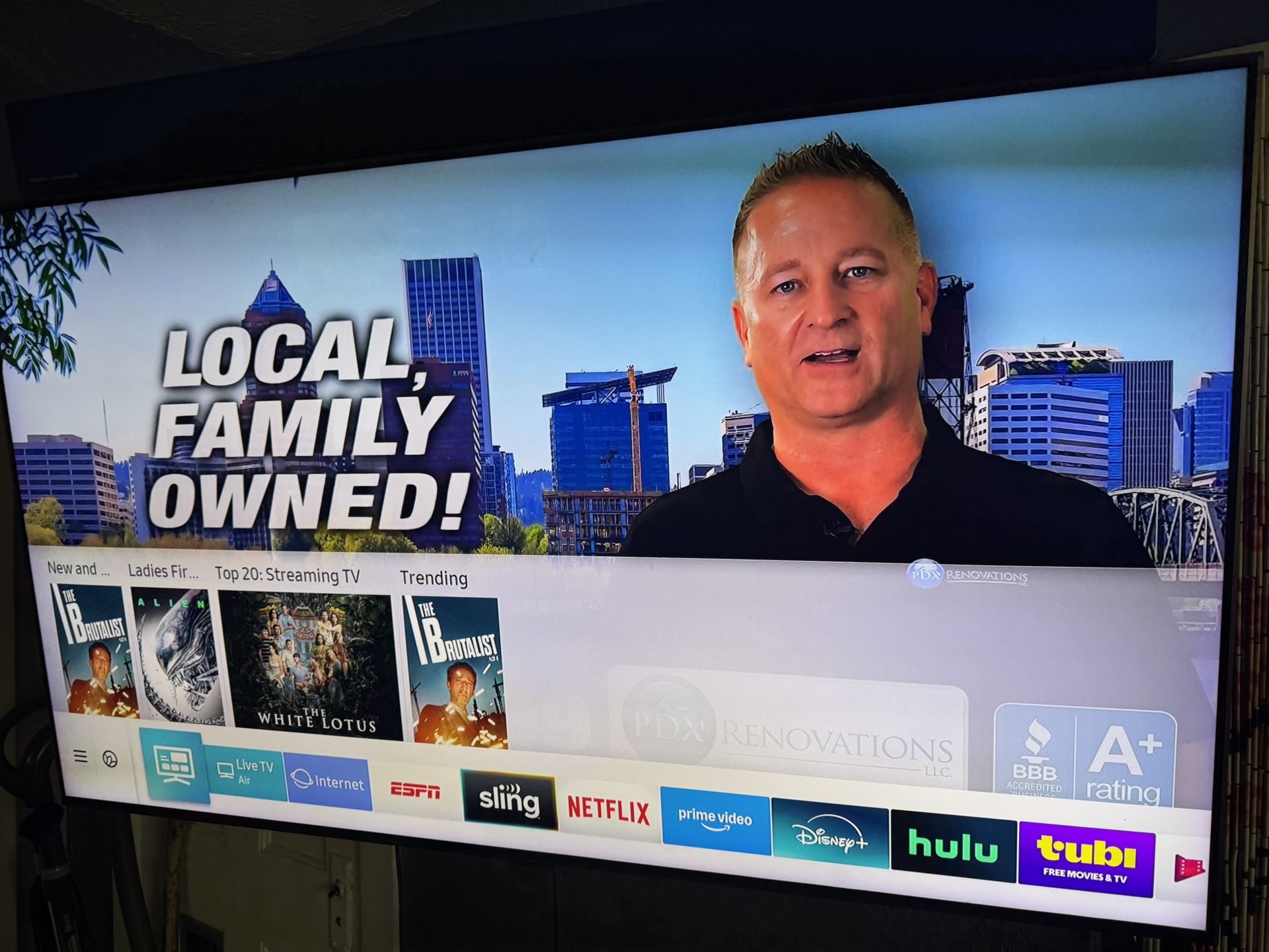 55 Inch Samsung QN55Q80RAF QLED Smart TV with HW Q80R Sound Bar And Sub Woofer