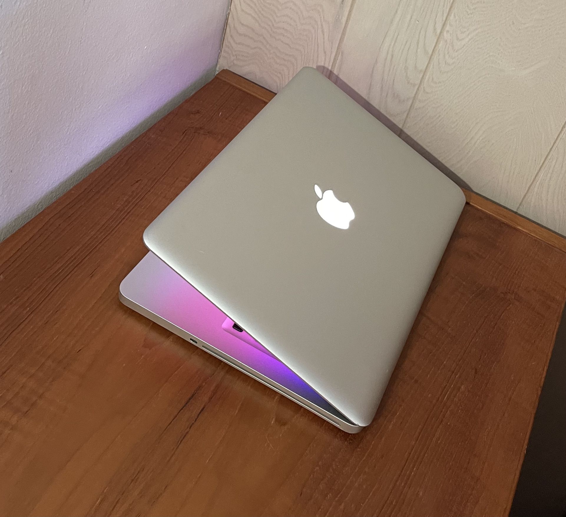 Apple MacBook Pro 13” I5/8GB/256GB SSD $240