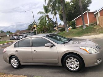Nissan Altima Sedan Gold