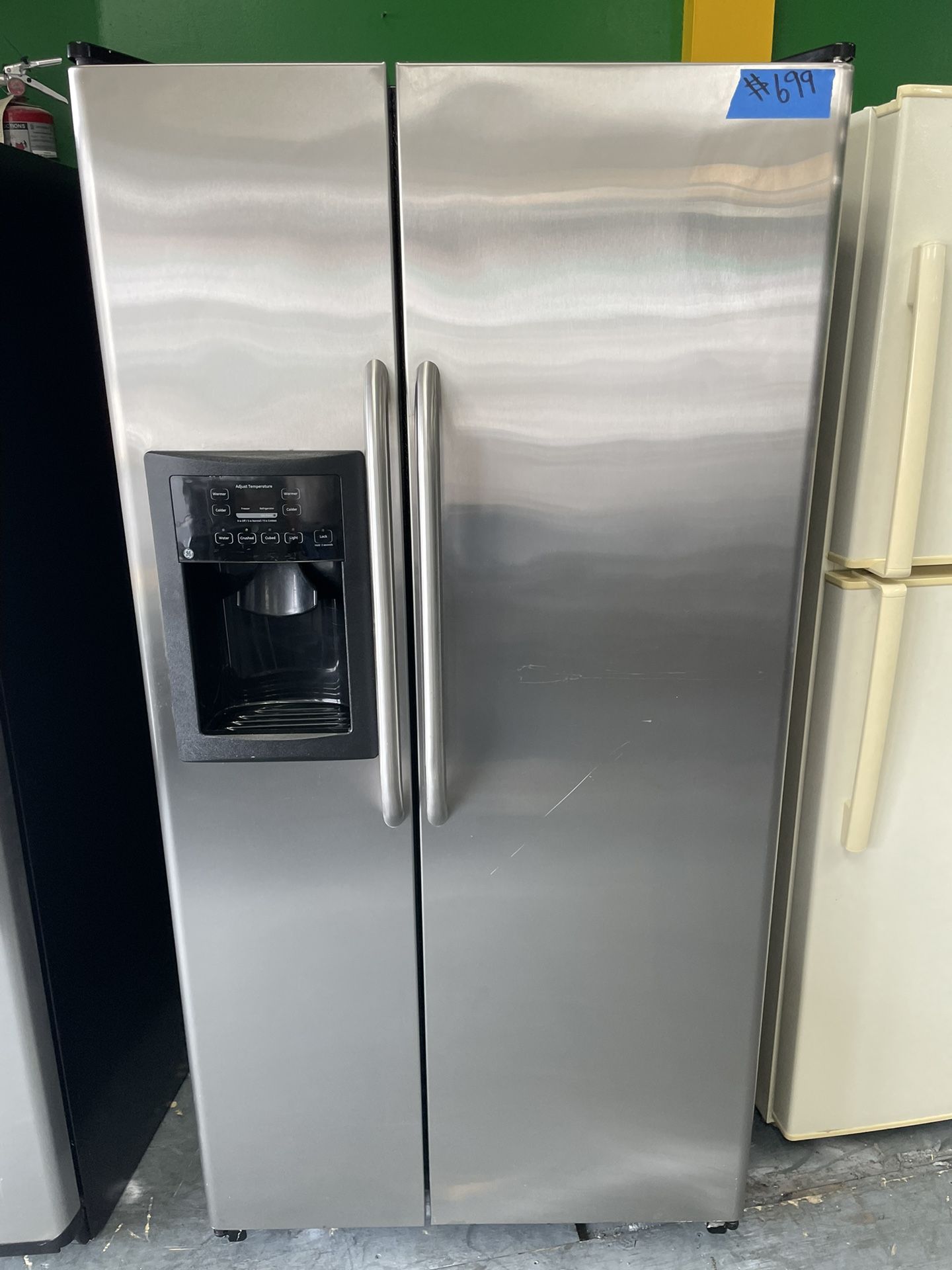 36” in wide frige use like new perfect working