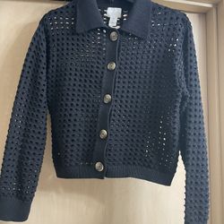  Brand new with tags adorable H&M women’s black sweater. Size XS. Never worn 