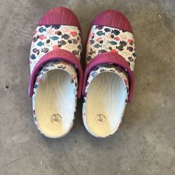 Gurl crocs shoes size J2