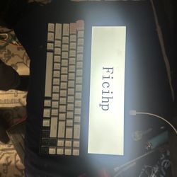 Mechanical Keyboard With Touch Screen