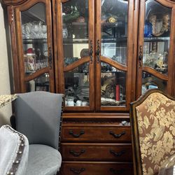 Window display + dining table