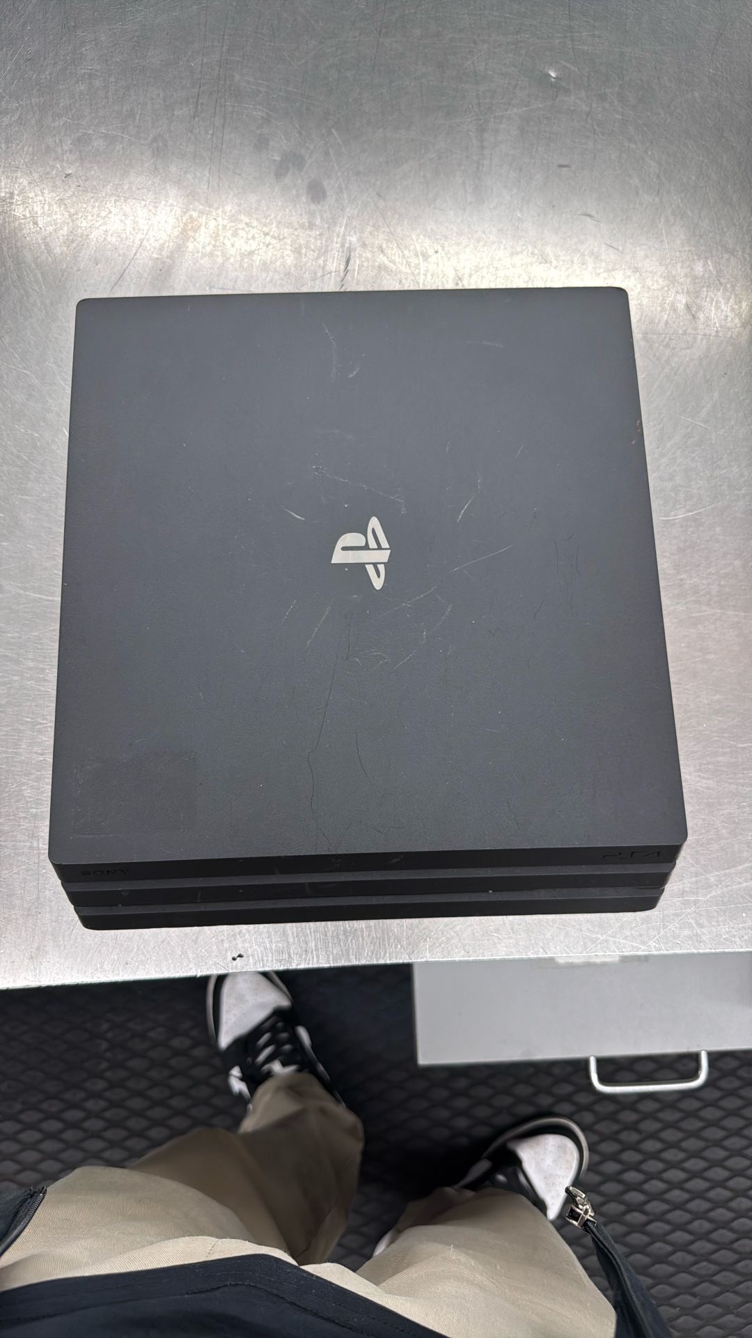 PS4 Pro (no Controller)