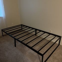 Selling a simple black metal twin bed
