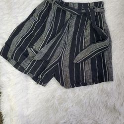 H&M BLACK & GRAY STRIPED HI-RISE SHORTS WITH POCKETS & TIE/ BELT!