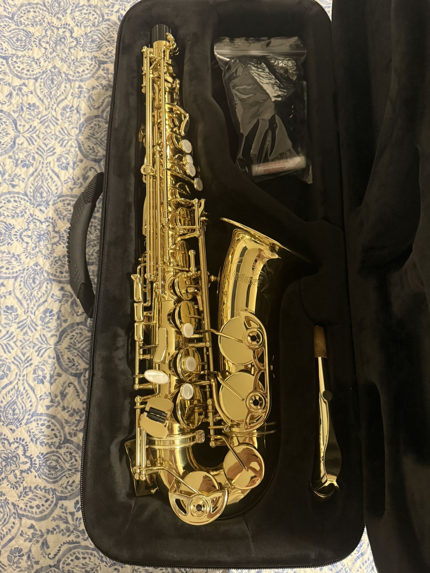 Selmer SAS711 Professional Alto Saxophone