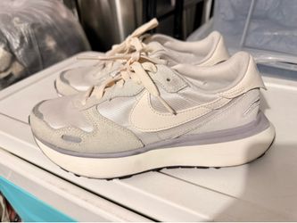 Women’s Shoes Nike, like new, size 7