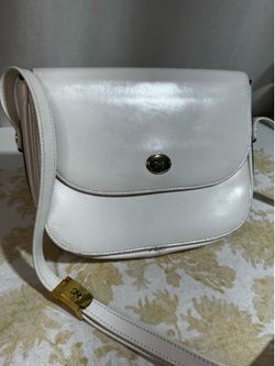 Vintage HC Paris White Solid Small Shoulder Bag Flap Magnetic Gold Hardware
