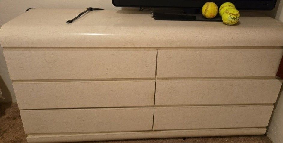 Dresser & Nightstands