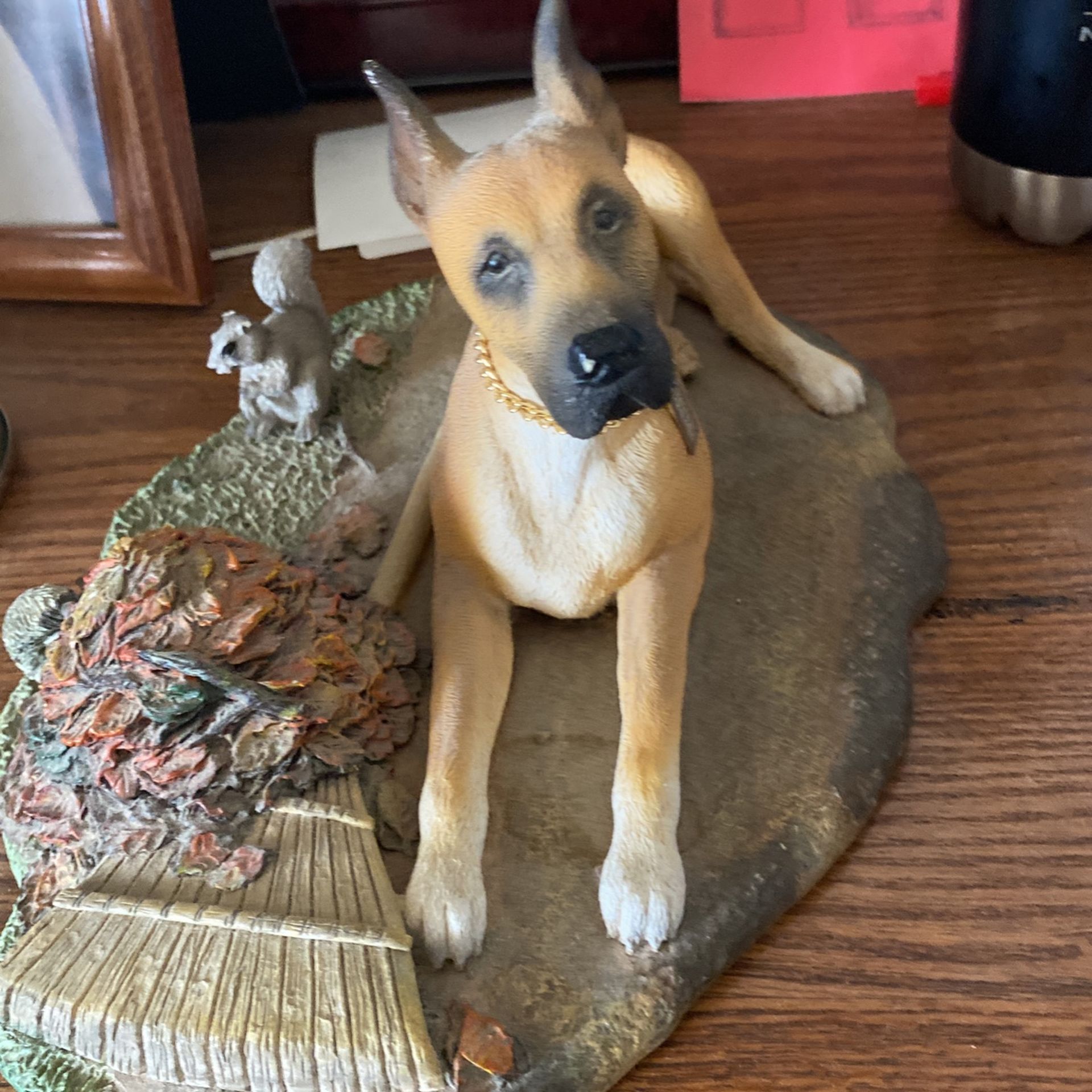 A Very Nice Statue For Dog Lovers