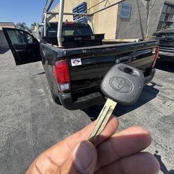 Llaves De Autos / Car Keys And Remotes 