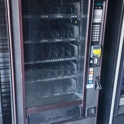 SNACK MACHINE 