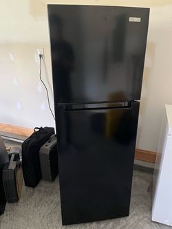 Refigerator 2-Door Top-Freezer Black