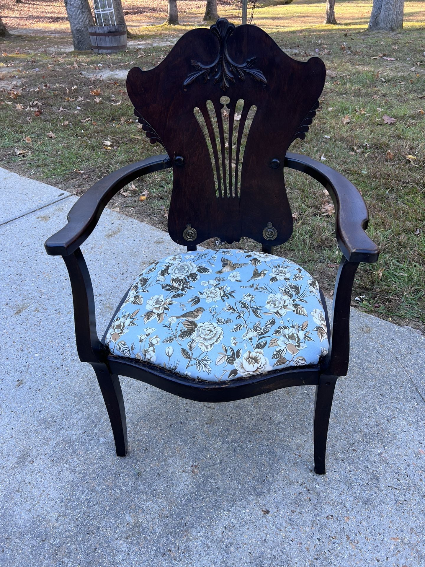 Vintage Victorian Farmhouse Accent Chair