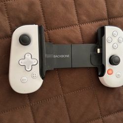 Backbone White Play Station Edition  (lightning Connection) 