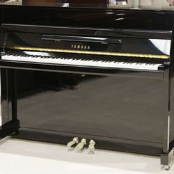 2009 Yamaha B113 Piano. FREE 5 YEAR WARRANTY 