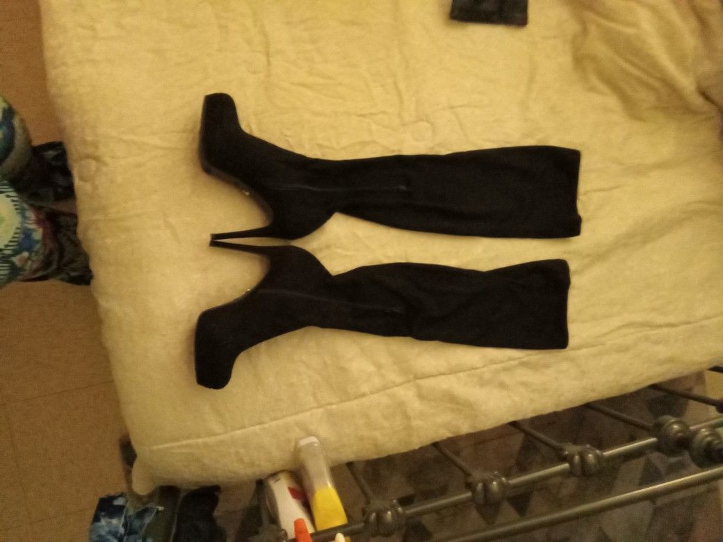 Sexy Almost Thigh High Boot  Worn Once To Break In But Couldn't Do It For Long Size 7.5 