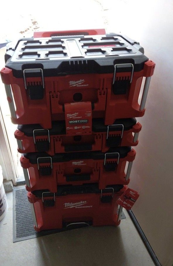 Milwaukee PACKOUT Rolling Tool Boxes