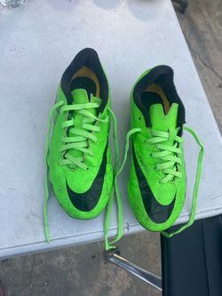 Tenis de futbol size 2.5 usa