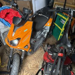 Kei Scooter 2022 4000 Miles On It  150ccspeed To 150 Miles Per Hour 