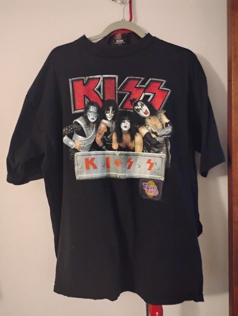 Rare  Touch  Tone Brand Kiss Print T-shirt Size Large