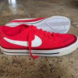 Like New Nike Court legacy women's Shoes size 8