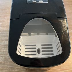 LIKE NEW Frigidaire Nugget Ice Maker