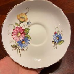 Fine Bone China (Made in England) Floral Saucer
Floral pattern saucer with gold on scalloped rim. 