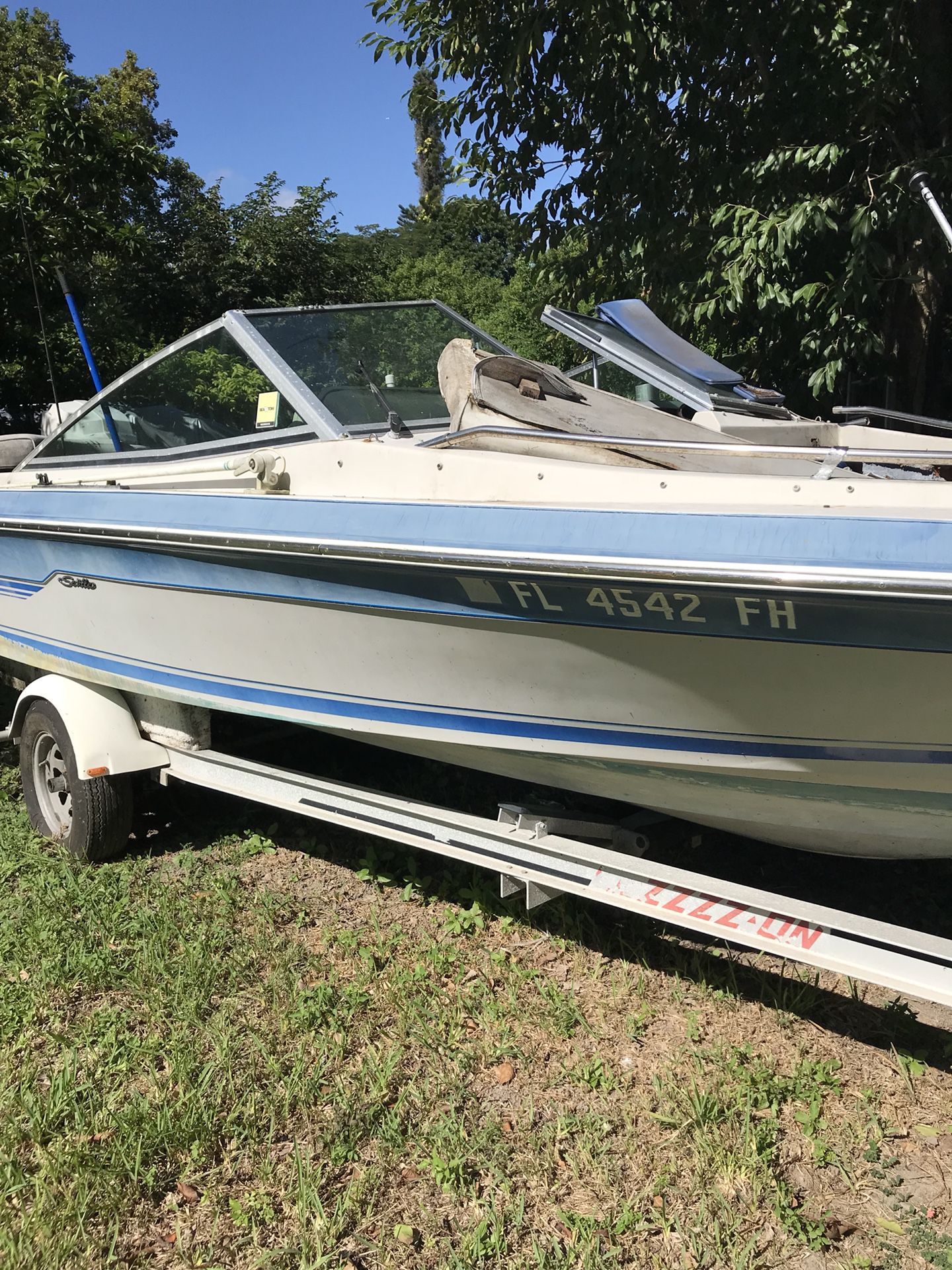 Boat Searay outboard 18.5 “ Aluminum Trailer Good Engine Evinrude 135HP , Running Engine!!