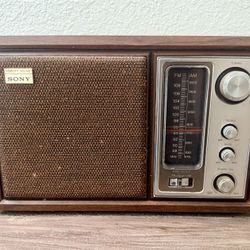 Vintage Sony AM/FM Radio $20