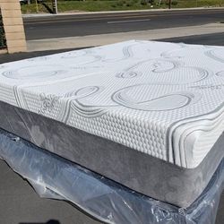 King Organic Hybrid Cool Gel Memory Foam Mattress!!