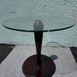 Elegant Round Glass Coffee Table – Modern / Contemporary
