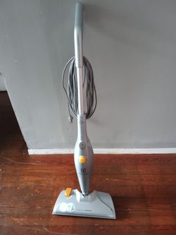 Floor steamer