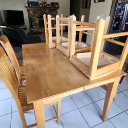 Solid Wood Dining Table With 6 Chairs. Hidden Leaf