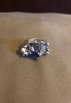 Woman’s 925 silver ring sapphire