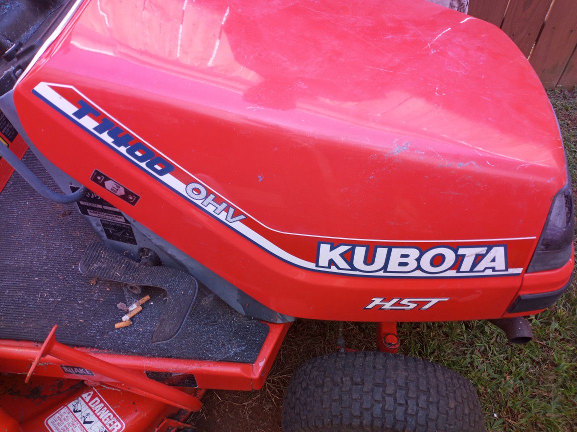 Kuboto lawn mower for free. Engine turns but want start come and get it