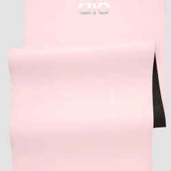 Alo Warrior Powder Pink Yoga Mat for Sale in Pasadena, CA - OfferUp