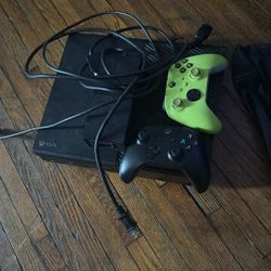 Xbox One Good Condition 2 Controllers And Cords