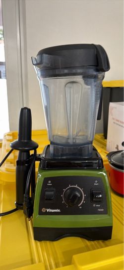 Vitamix 7500 Blender with 64 oz Container & Tamper – Excellent Condition