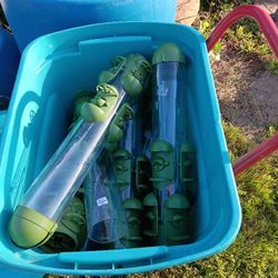 8 Fench Feeders  New Old Stock. 