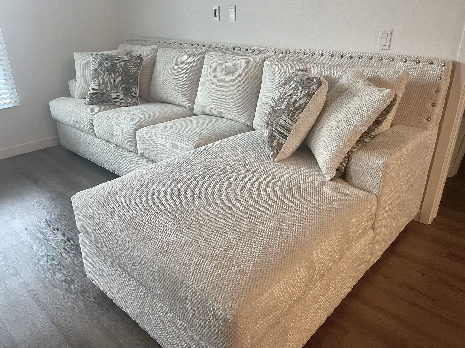 sofa-delivery-through-window-baci-living-room