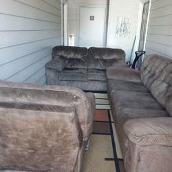  A Sectional  Couch Recliner  6 Seater 