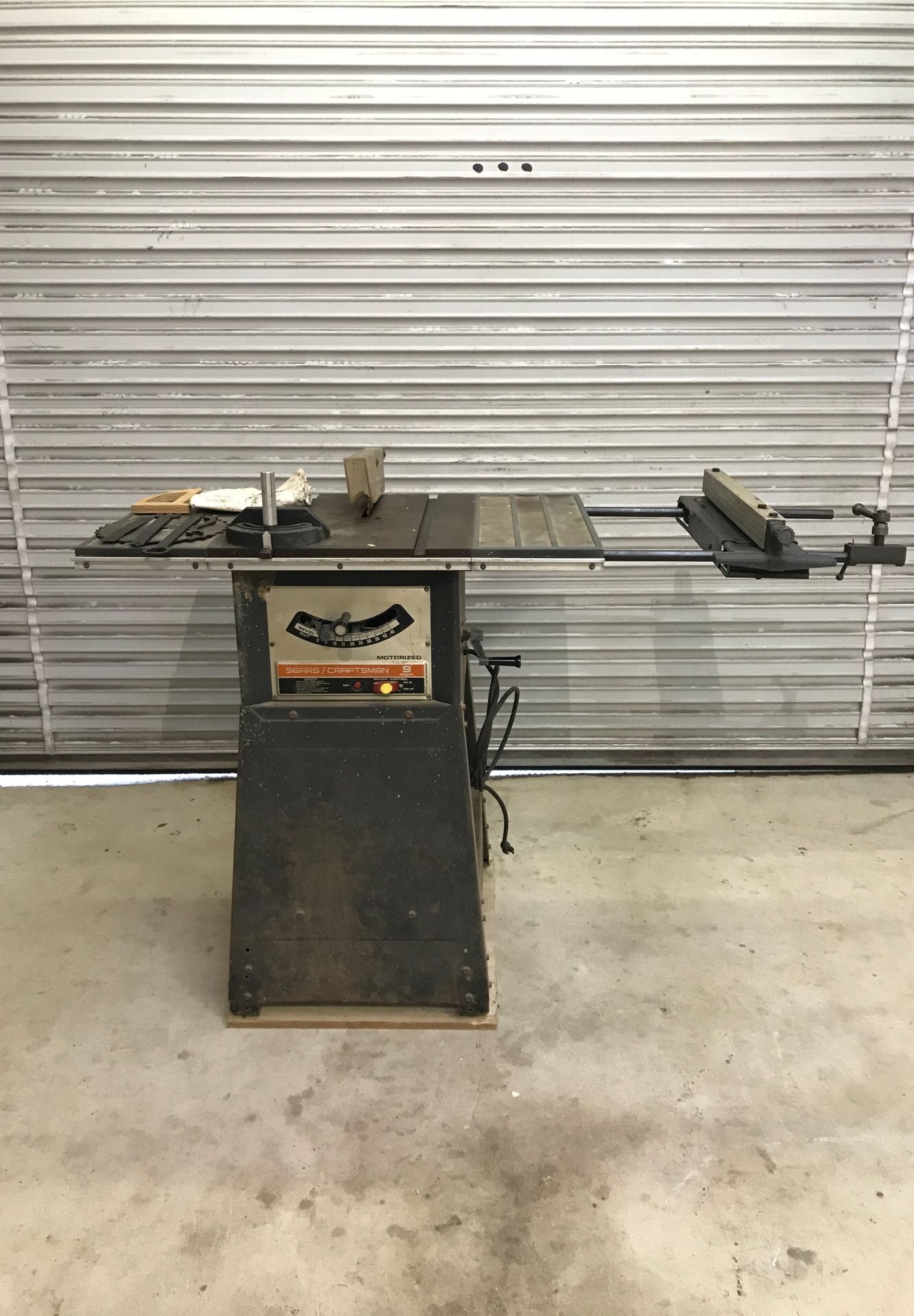 Vintage Sears craftsman table saw model 113. 24140