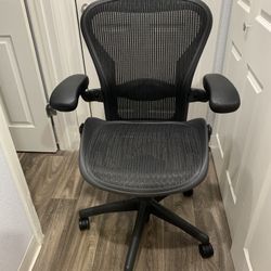 Herman Miller Areon Office Chair With Lumbar Support . Size B !!